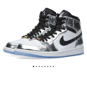 NIKE AIR JORDAN 1 RETRO HIGH 'KAWHI LEONARD'
CHROME WHITE & TURBO GREEN